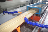 خط إنتاج البلاستيك الشخصي لصناعة PVC الخشب الشخصي ، WPC التشكيل الجانبي النتوء